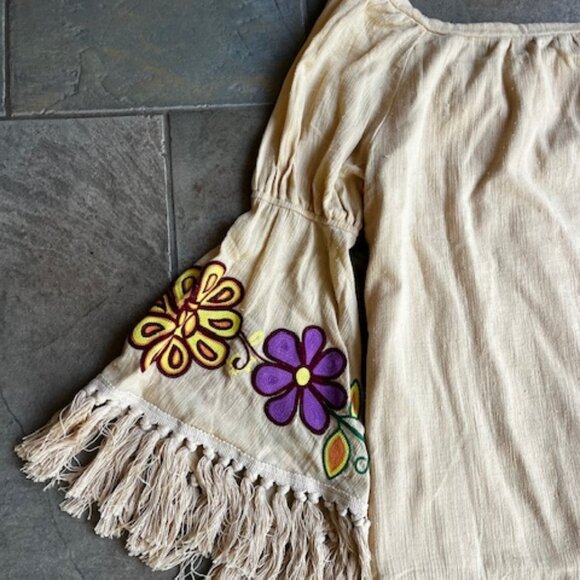 VaVa by Joy Han Embroidered Flowers Bell Sleeves Top Women's Size Small (2-4) - Picture 9 of 12